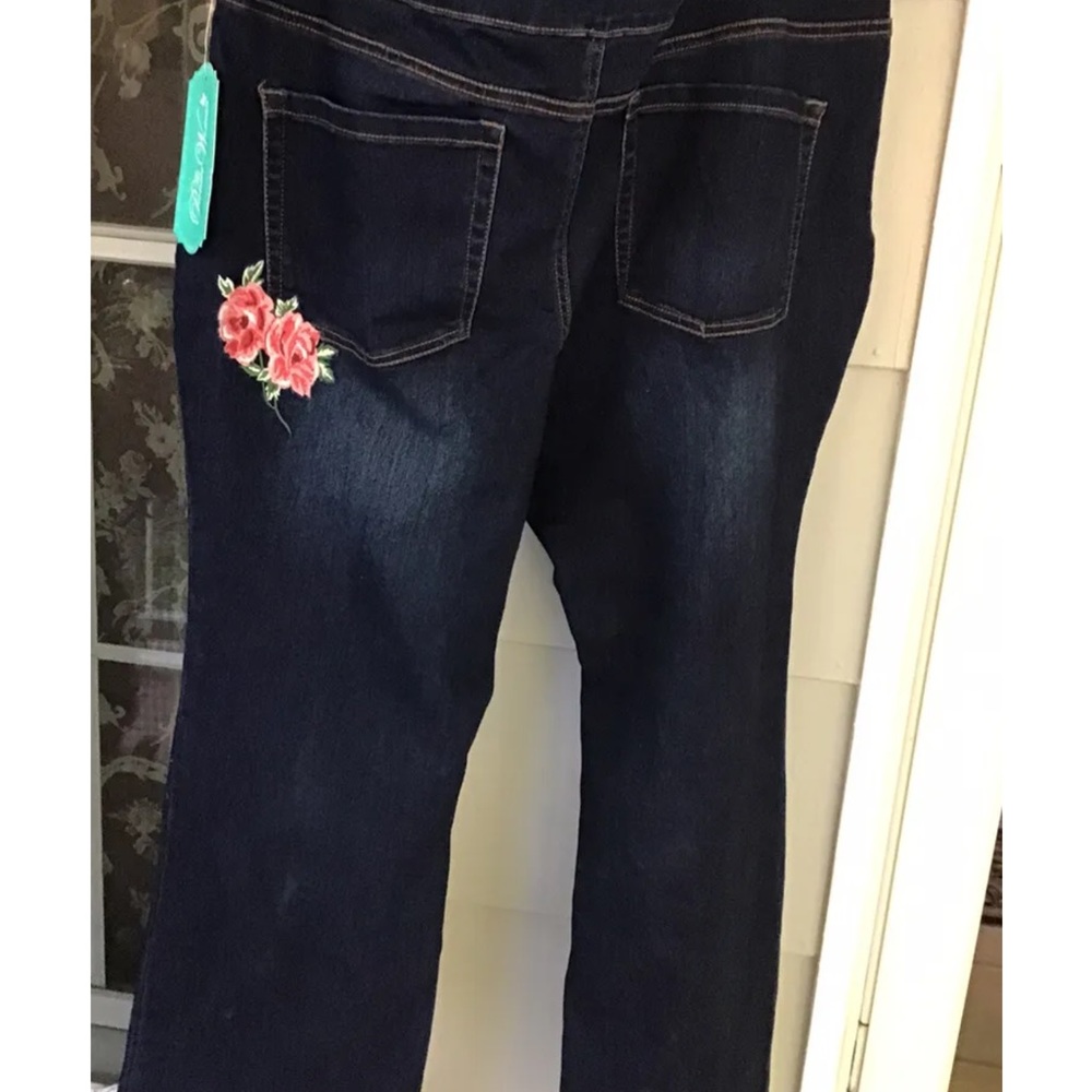 The Pioneer Woman Pull-On Embroidered Bootcut  Blue Jeans Pants Sz XXXL (22) - Picture 3 of 7